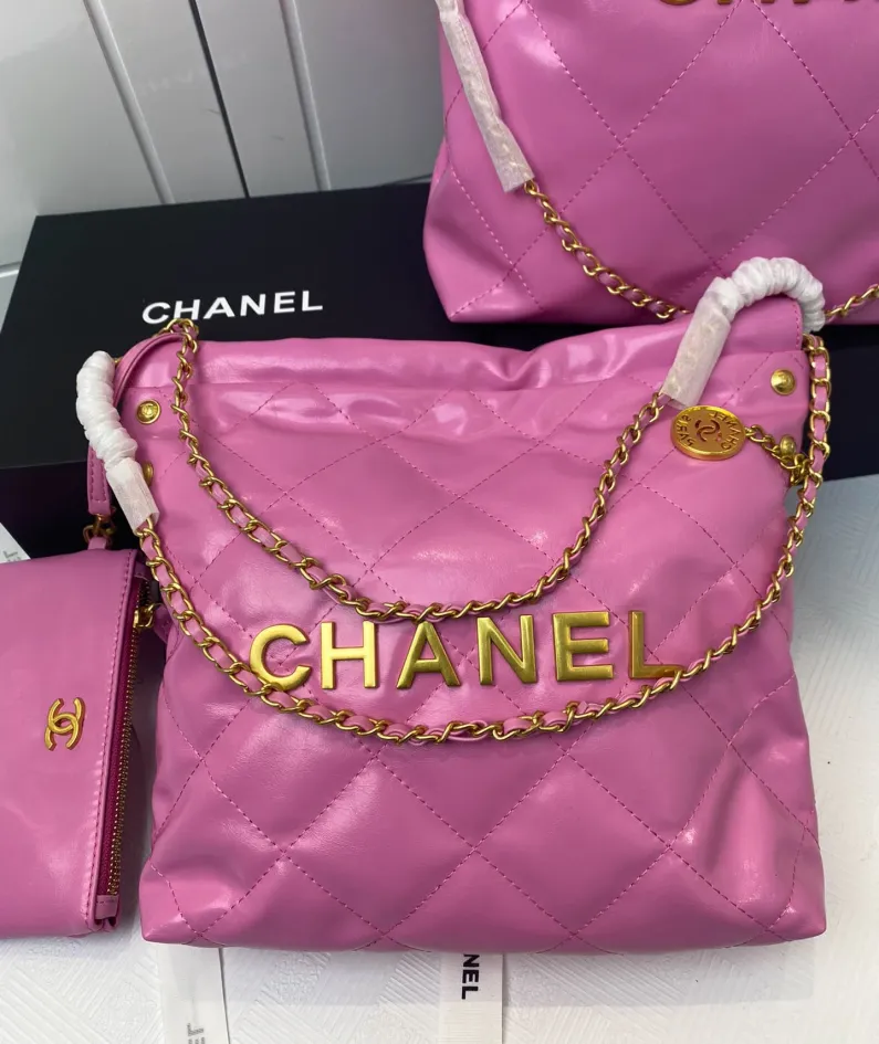 Chanel Underarm Bag Model: 8828 Size: 30*27*7 40*33*8