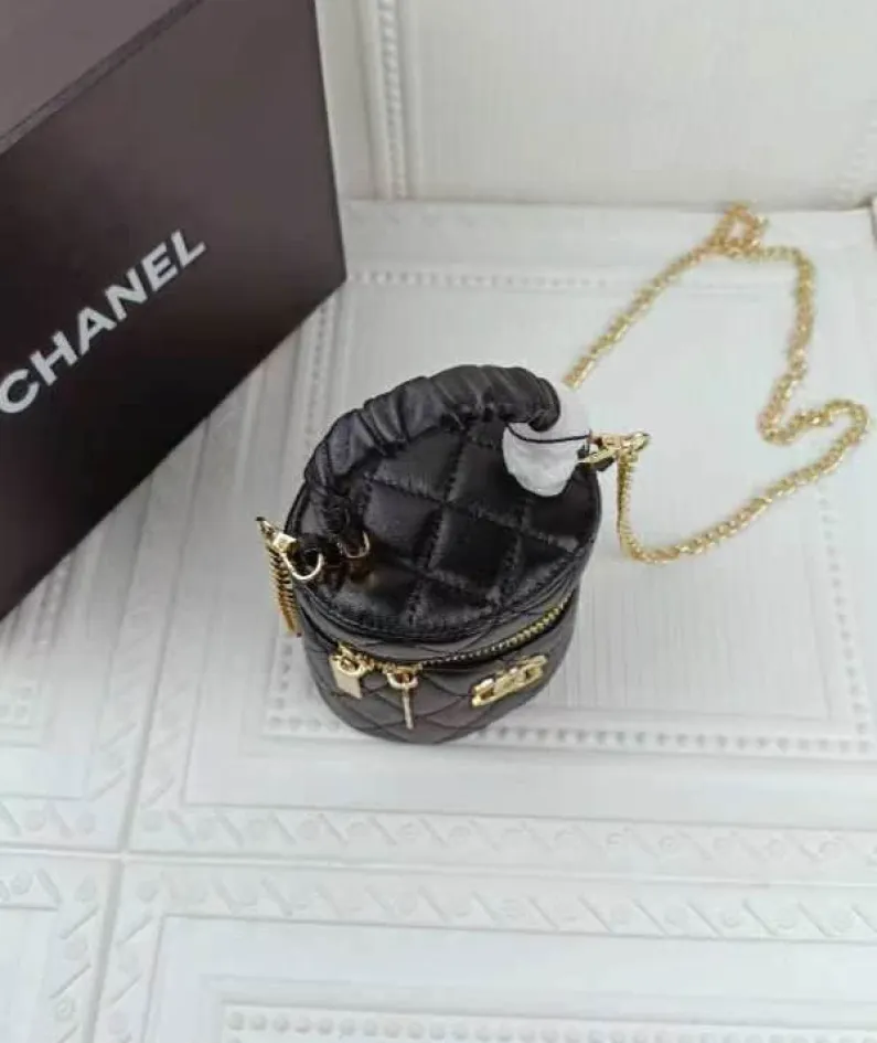 Chanel Vintage Cosmetic Bag Size: 12x11cm, Style: 212