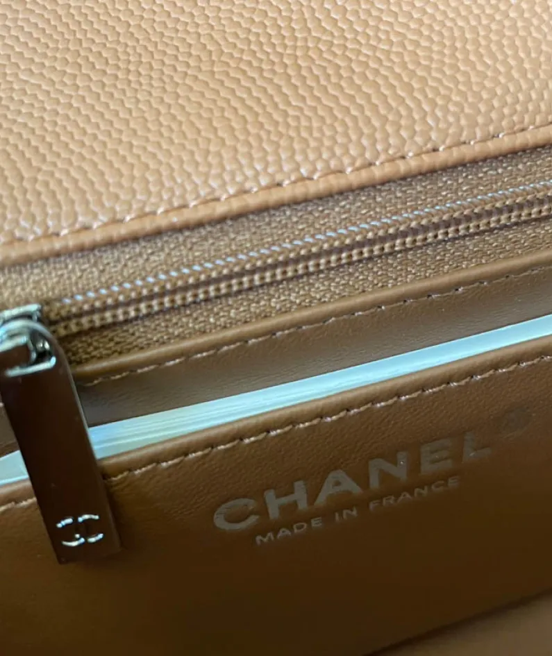 Light Silver Metal Bag Size: 20cm Ident No.: 01116