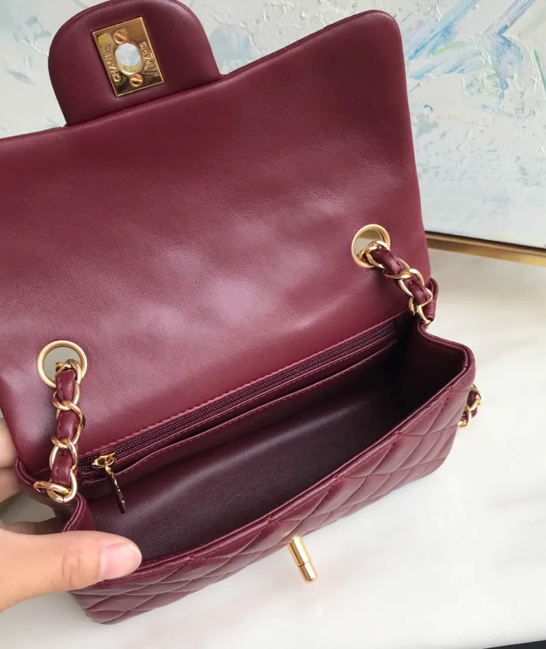 Lambskin Small Bag Size:20X13x7cm Model: 1116