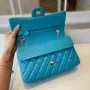 classic flap lambskin light gold buckle classic flap size:25cm