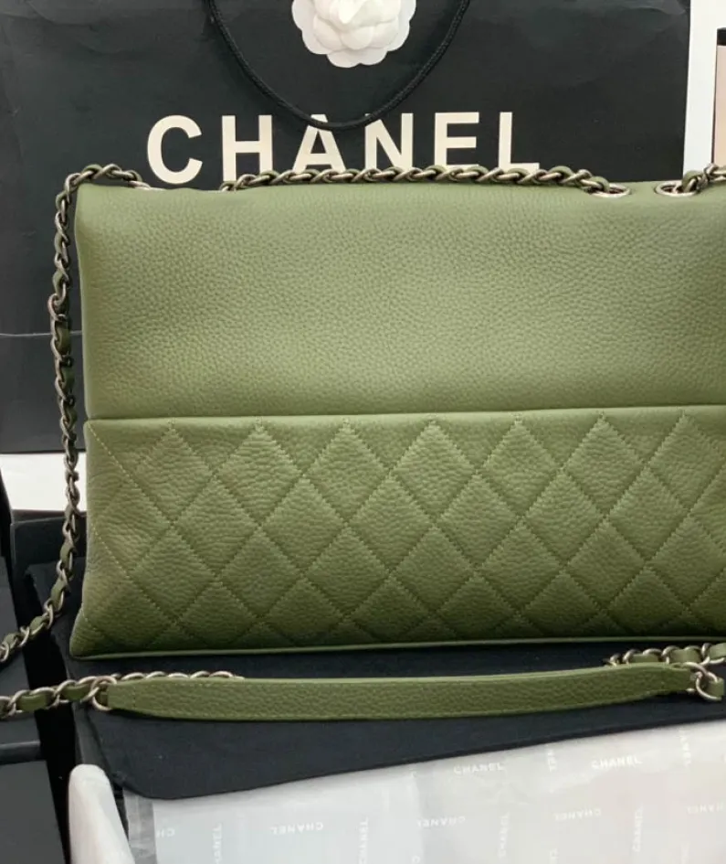 CHANEL shoulder bag Model 8095# Size: 32X7.5X19CM