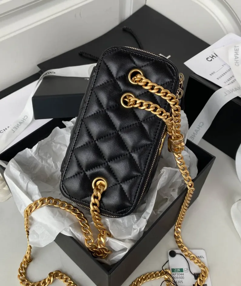 Exquisite and chic chain Size: 8.5*11*7cm