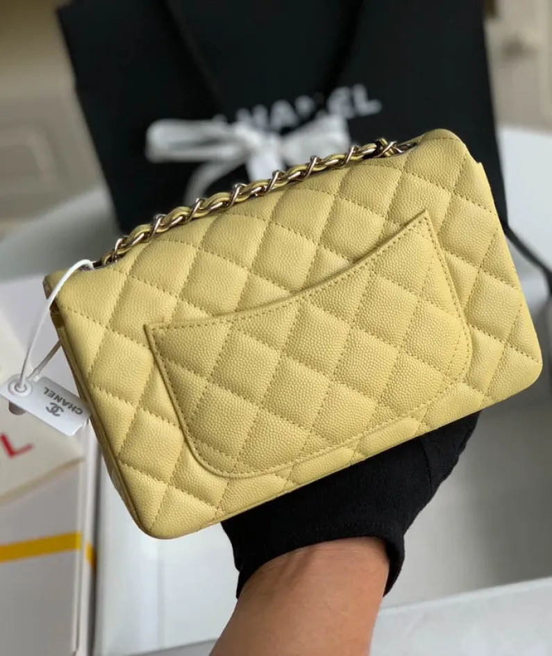 Lambskin Small Bag Size:20X13x7cm Model: 1116