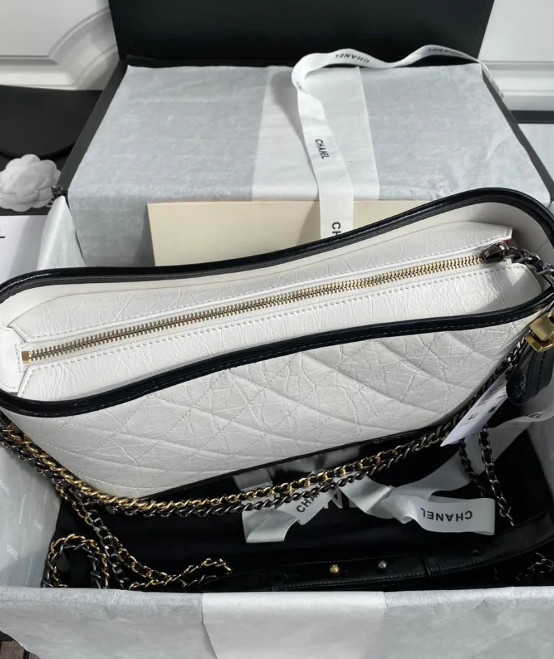 Chanel size: 28cm
