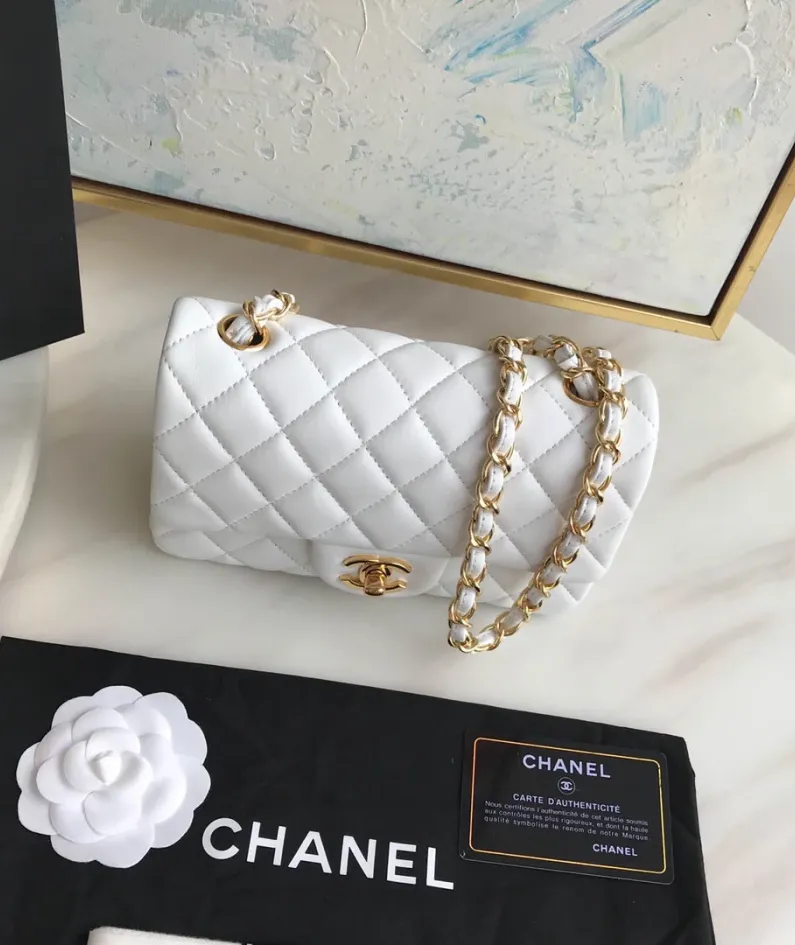 Lambskin Small Bag Size:20X13x7cm Model: 1116