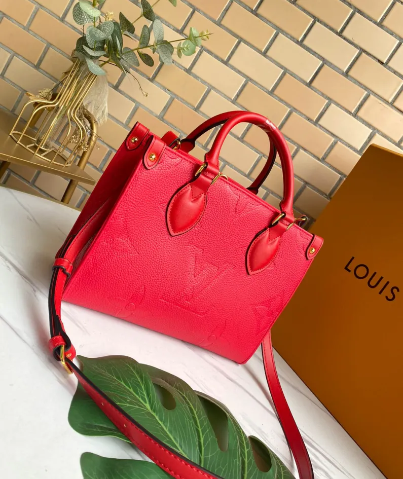 Louis Vuitton Size: 25 x 19 x 11.5 cm