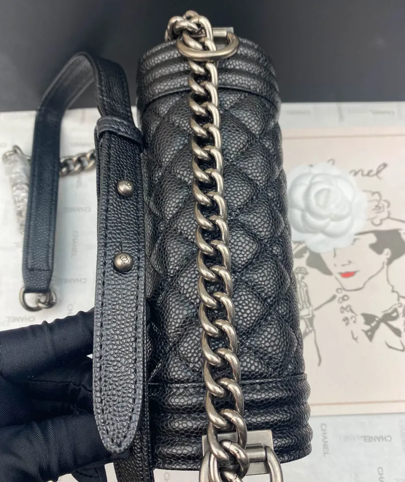 Gold Buckle Calfskin Size 20*12*7cm Model Number: 67085