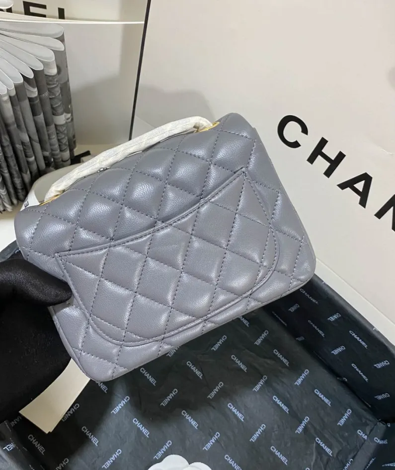 Lambskin Model: 1115 Size: 17cm