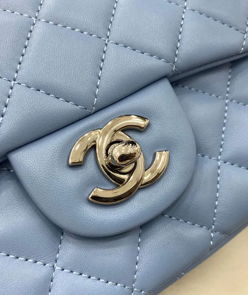classic flap lambskin light gold buckle classic flap size:17cm