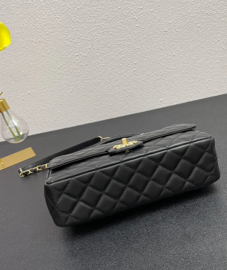 Chanel size: 27*25*6, style 677