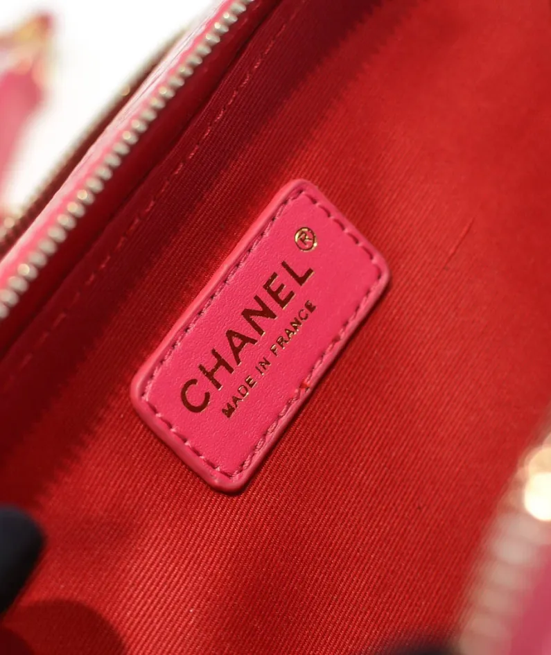 Chanel Size: Large 13.5*18.5x7.5cm Style Number: 9055