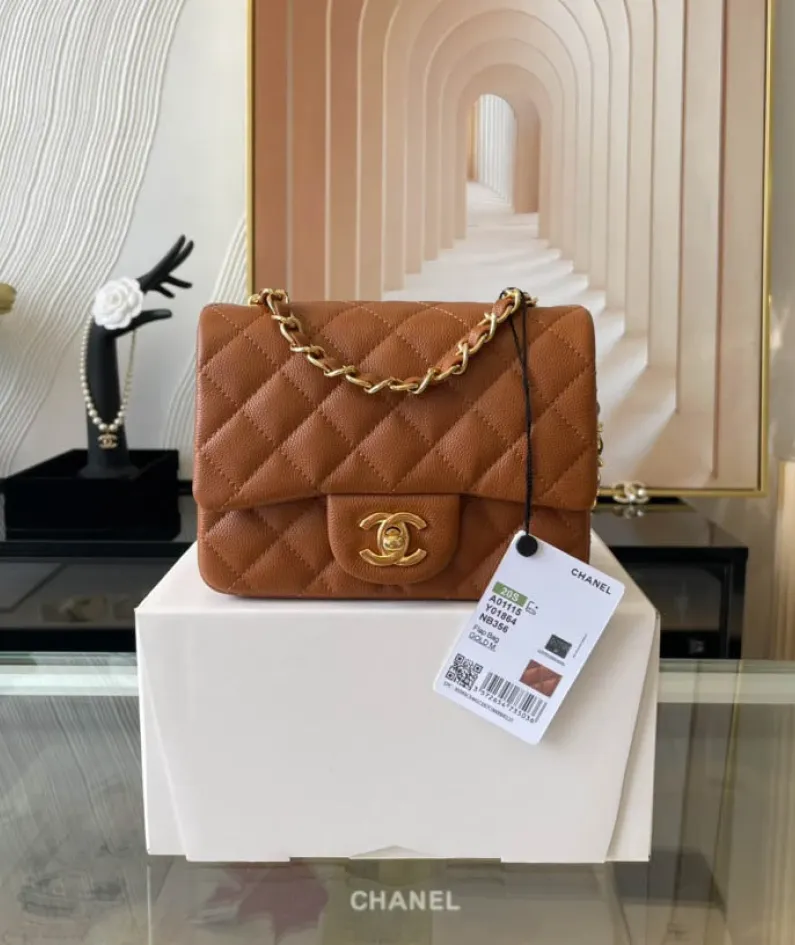 Light Silver Metal Bag Size: 17cm Ident No.: 01115