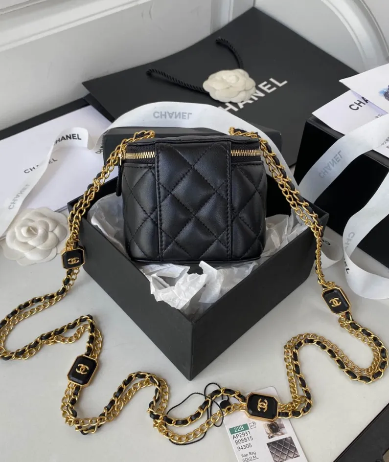 Chanel size: 11*8.5*7cm