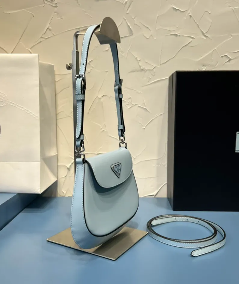 Prada Cleo Series Handbag Size: 17x14.5cm 1BH188