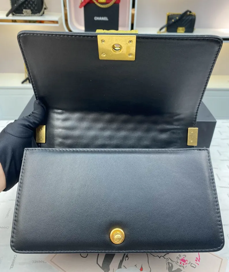 Gilt buckle series Model number: 67086 Size: W25*H14-16*D7.5