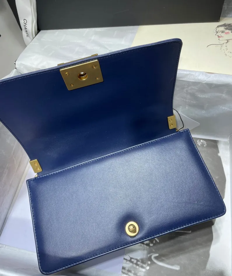 CHANEL Wrist Bag Model: 67086-1 Size: 25