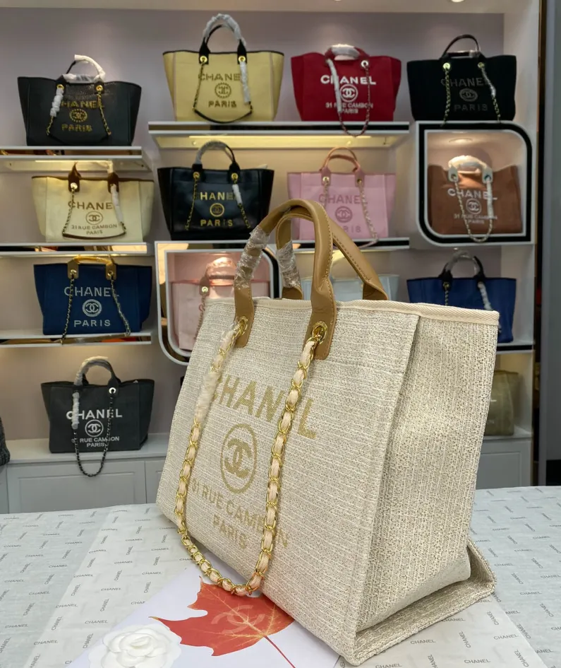 Chanel One Shoulder Handbag Size: 38*30*20 Style: 8820