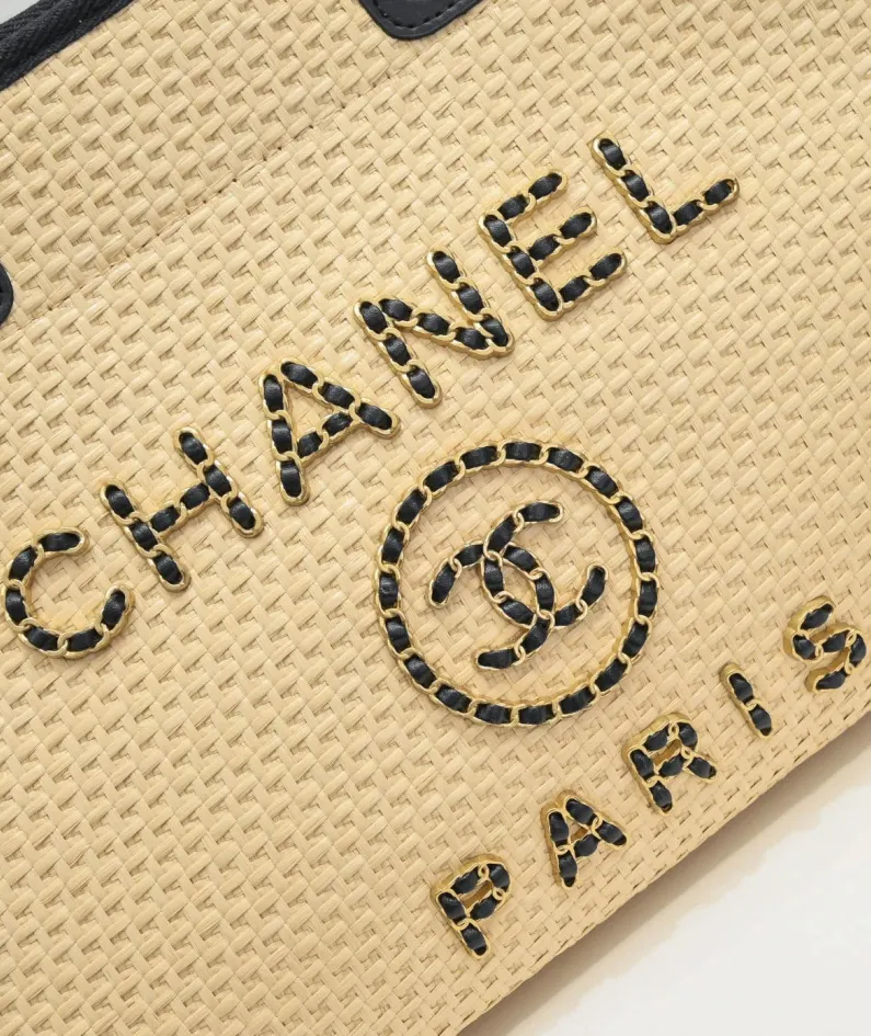 Chanel Size: 33*28*18cm Model Number: 67001
