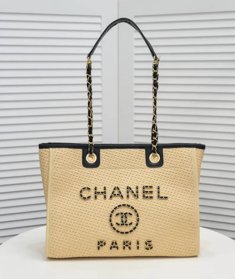 Chanel Size: 33*28*18cm Model Number: 67001