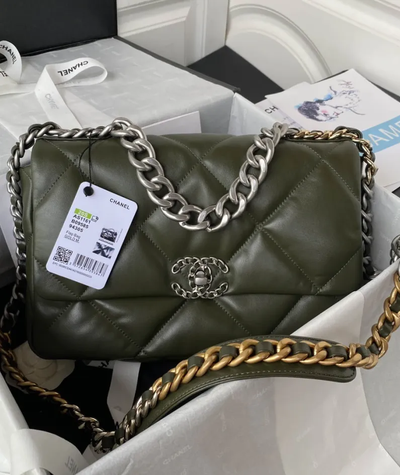 Chanel Size: 19cm Style: 81225 White