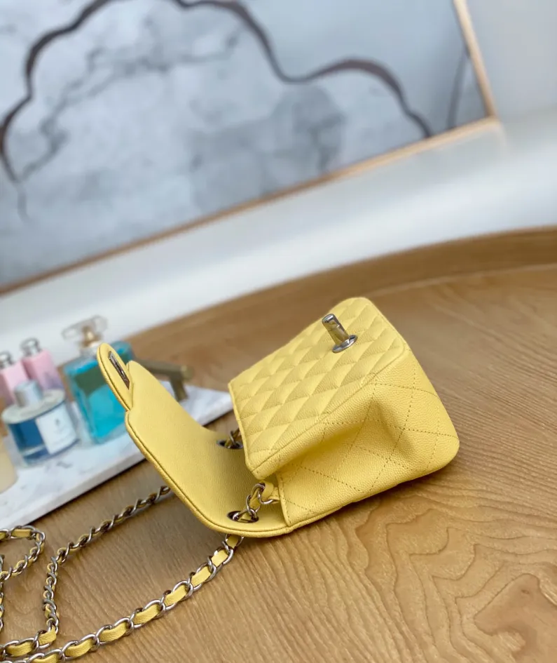Lambskin Model: 1115 Size: 17cm