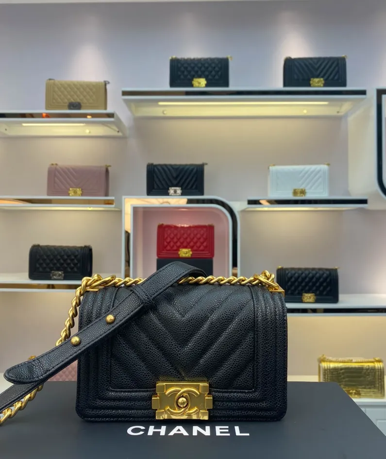 Gold Buckle Calfskin Size 20*12*7cm Model Number: 67085