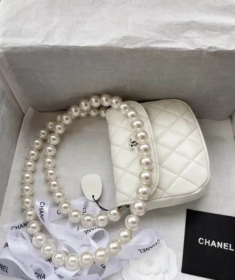CHANEL round chain bag