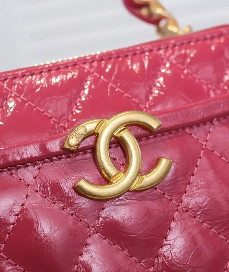Chanel Size: Large 13.5*18.5x7.5cm Style Number: 9055