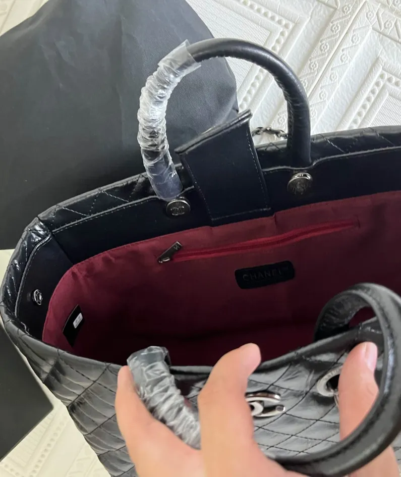 CHANEL palm pattern Size: 35*30*13 Style: 8007