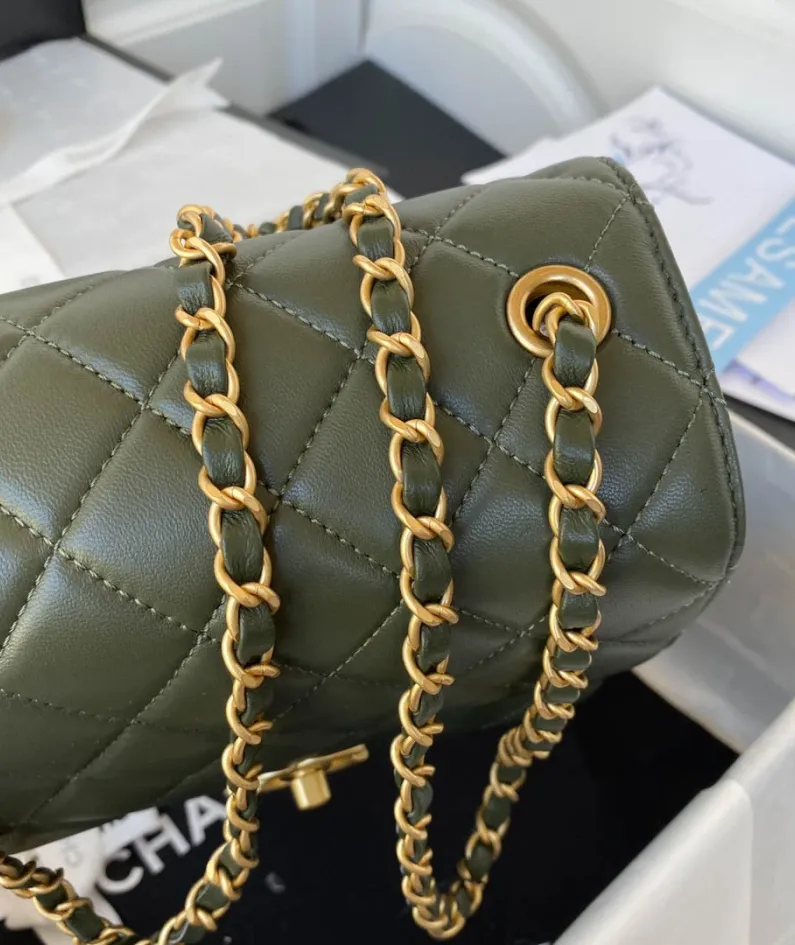 Chanel sheepskin size: 18X19.5X9.5cm
