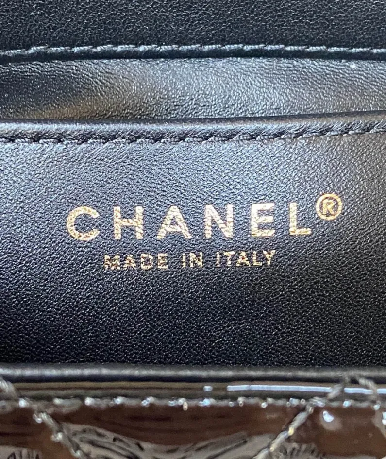 Lambskin size: 17X14.5X7.5cm