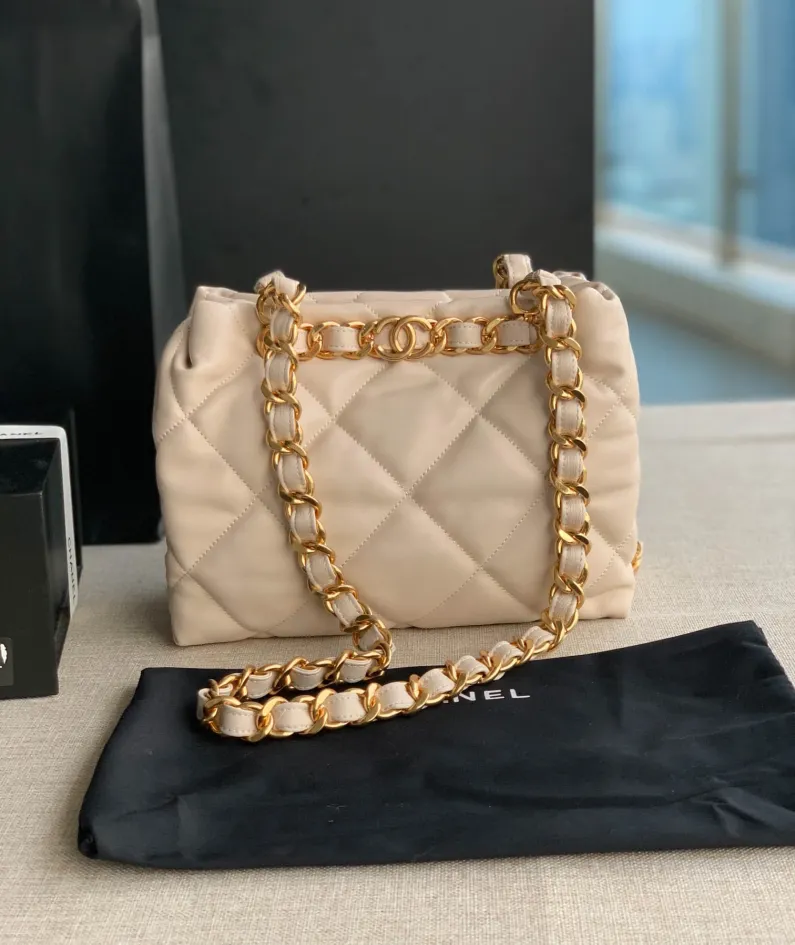 CHANEL shoulder bag Model: AS3502 Size: 24X29X10Cm