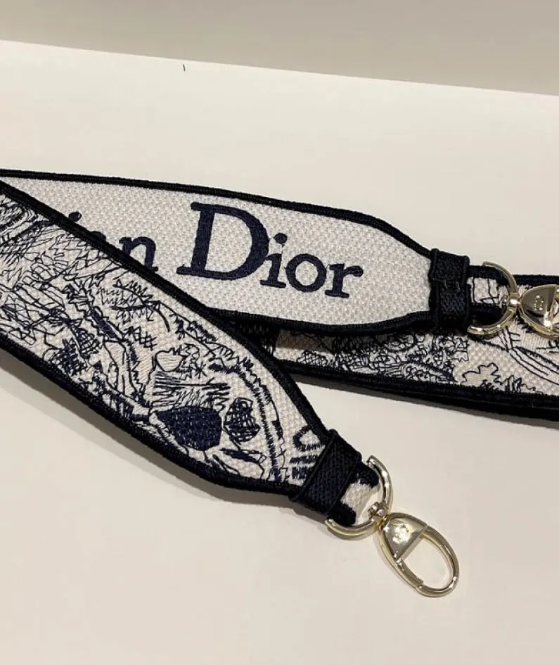 Lady D-Lite 5-panel embroidery Size: 24 x 20 x 11 cm