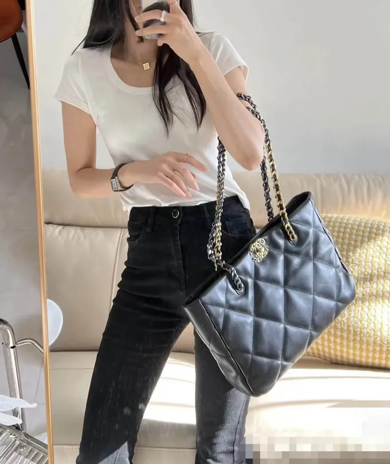 Lambskin Model: AS3519 Size: 30*37*10cm