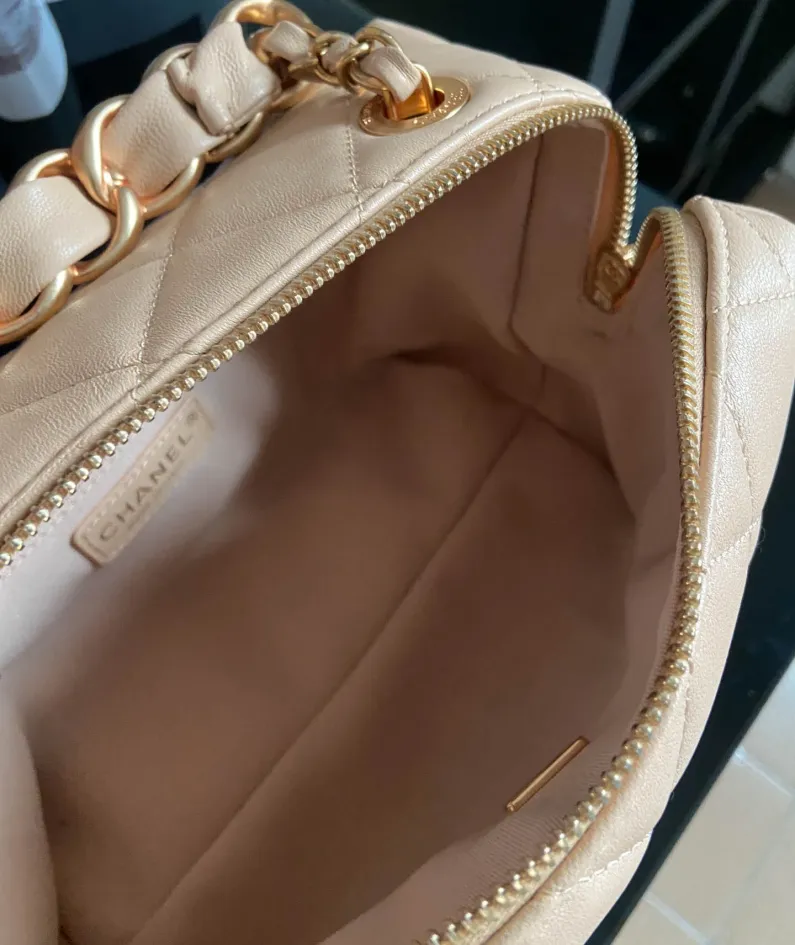 CHANEL Size: 22*10*15