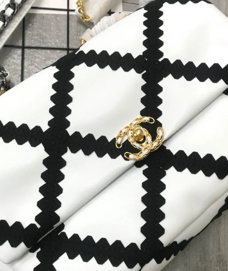 Handbag Size: 30/21/10