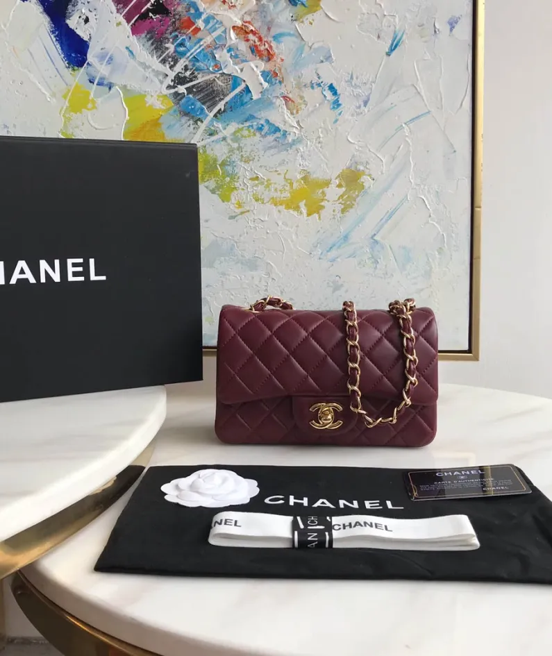 Lambskin Small Bag Size:20X13x7cm Model: 1116
