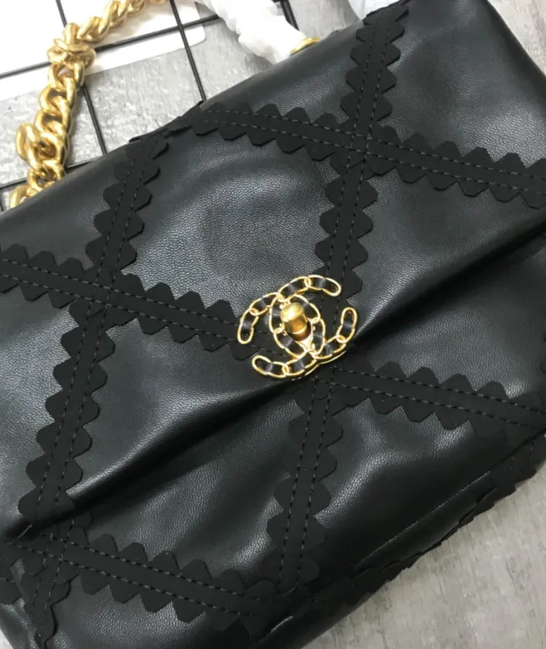Handbag Size: 30/21/10