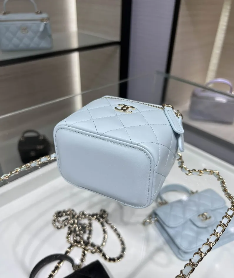 Hand Cosmetic Bag Model: AP2198 Size: 11*8.5*7cm
