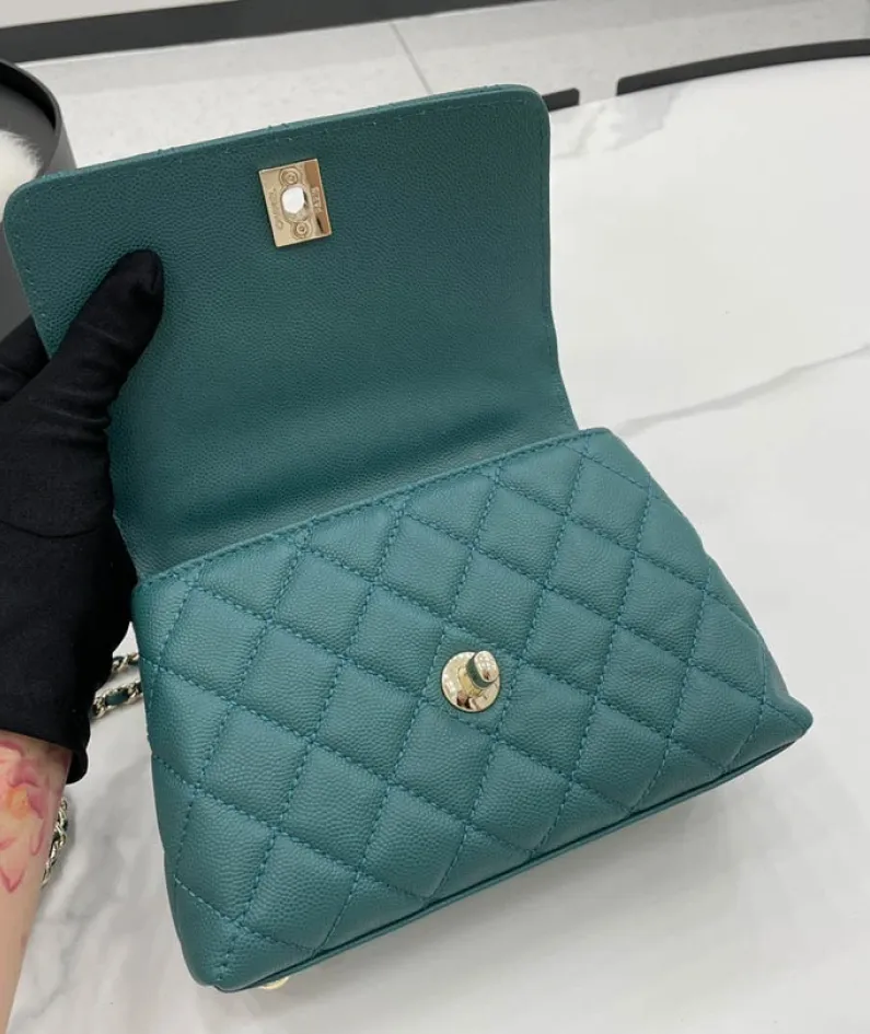 Chanel Size: 19cm/23cm/28cm Model Number: AS2215/92990/92991