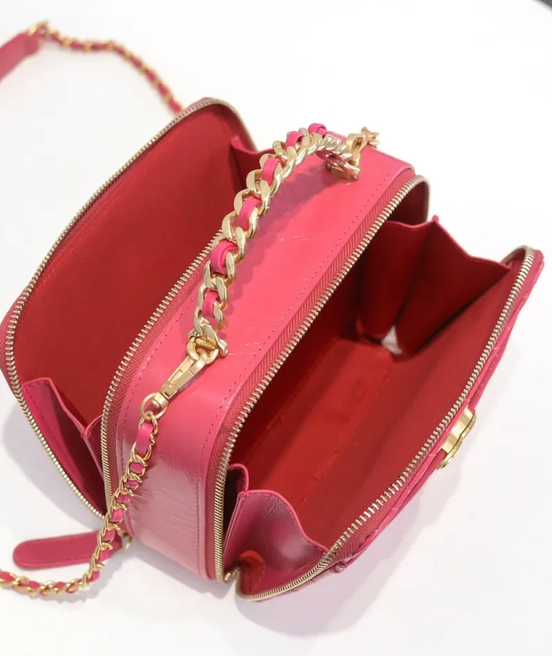 Chanel Size: Large 13.5*18.5x7.5cm Style Number: 9055