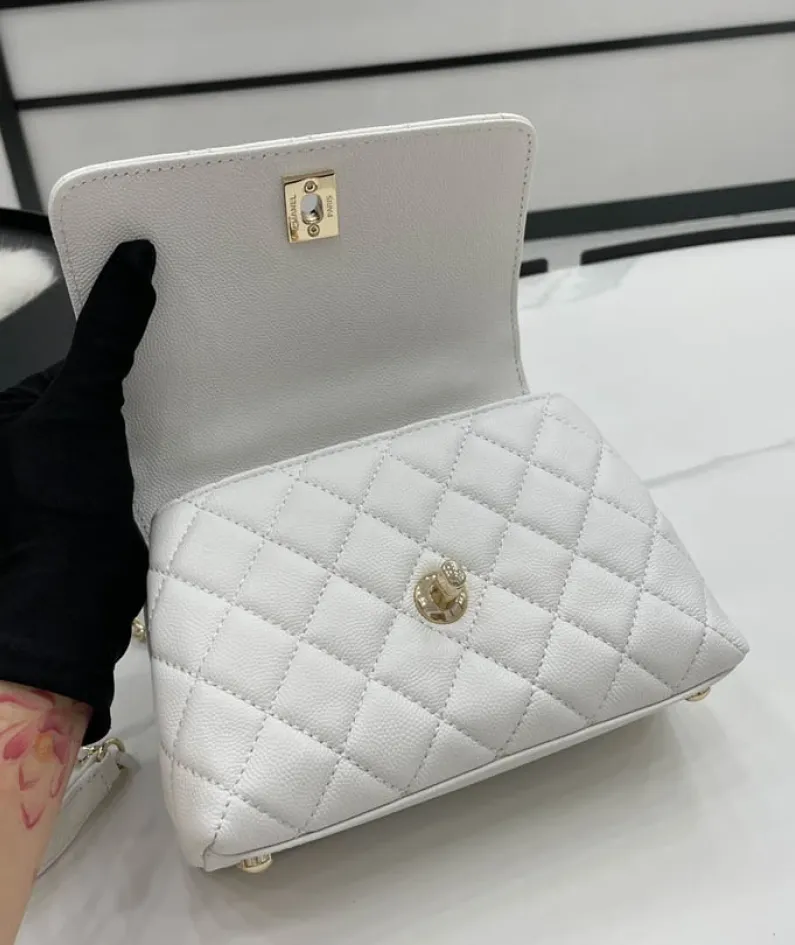 Chanel Size: 19cm/23cm/28cm Model Number: AS2215
