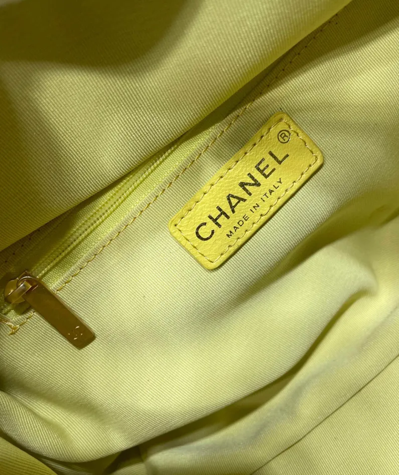 Chanel shoulder bag size: 22*10*15