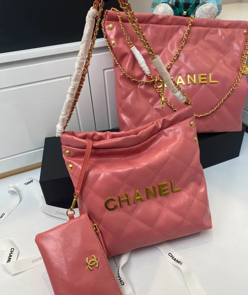 Chanel Underarm Bag Model: 8828 Size: 30*27*7 40*33*8