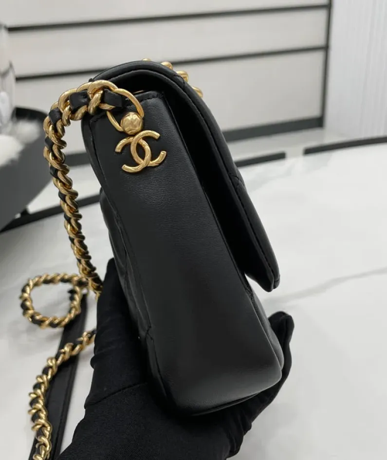 chanel Size: 14*19*4cm Model: AS2734