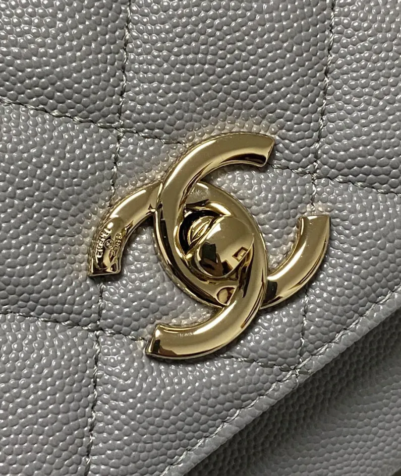 CHANEL pearl ball size: 19x7x14cm model number 93749 gray