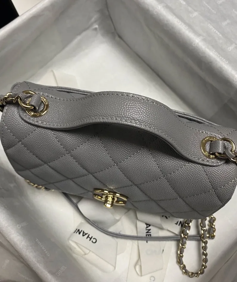 CHANEL pearl ball size: 19x7x14cm model number 93749 gray