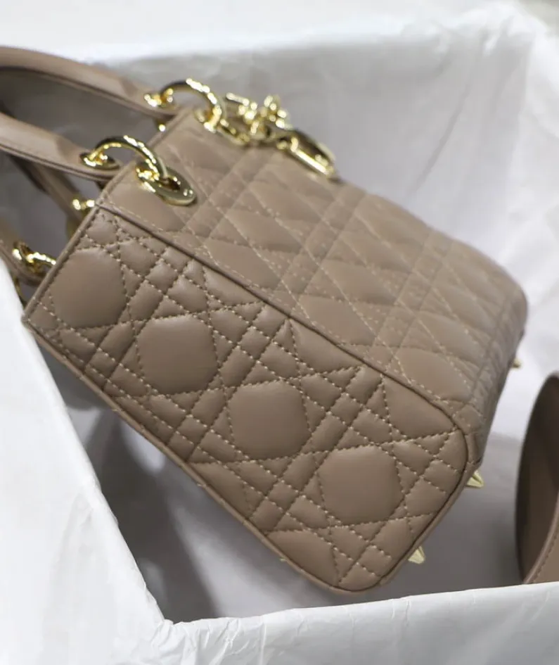 Size: 20x16.5x 8cm