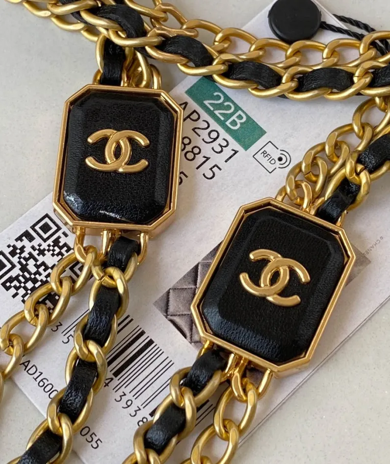 Chanel size: 11*8.5*7cm